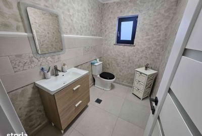 Casă cu 5 camere decomandat cu Teren 520 Mp în Malu Mare