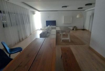 Casă cu 6 camere cu Teren 386 Mp în Băneasa