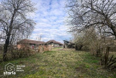 Casă cu 3 camere decomandat cu Teren 1944 Mp în Vârfurile - 1