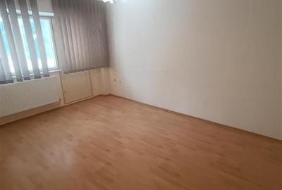 Apartament cu 2 camere decomandat în Obor