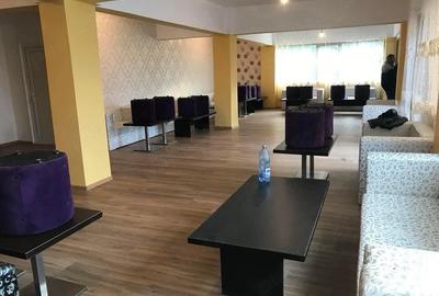 Spațiu comercial, de 2,200 mp, în Central