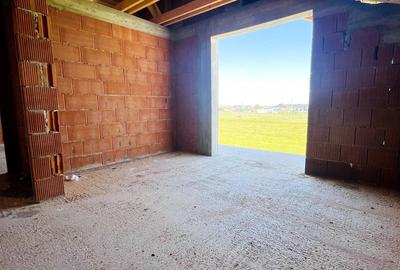 Casă cu 4 camere cu Teren 500 Mp în Sânmartin