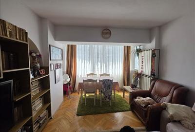 Apartament cu 5 camere decomandat, mobilat în Obor