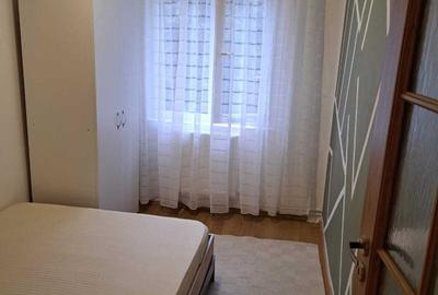 Apartament cu 3 camere semidecomandat în Central - 1