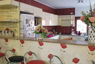 Casă cu 5 camere cu Canalizare în Sud - 2