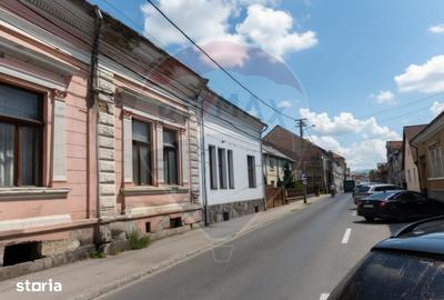 Casă cu 6 camere cu Teren 331 Mp în Ultracentral - 2