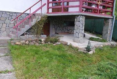 Casă cu 7 camere cu Teren 250 Mp în Central