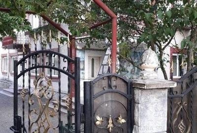 Casă cu 9 camere cu Garaj în Central - 3