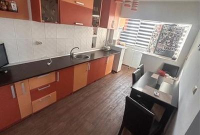 Apartament cu 3 camere decomandat în Exterior Vest