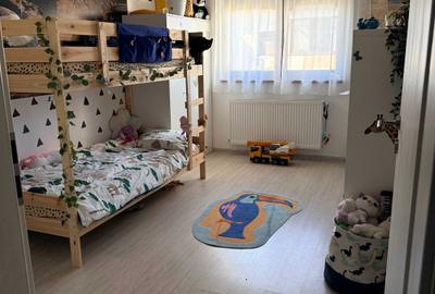 Apartament cu 3 camere decomandat în Metalurgiei