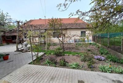 Casă cu 3 camere cu Teren 1100 Mp în Central