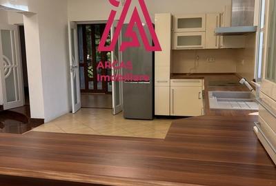 Casă cu 5 camere cu Teren 1300 Mp în Central - 11