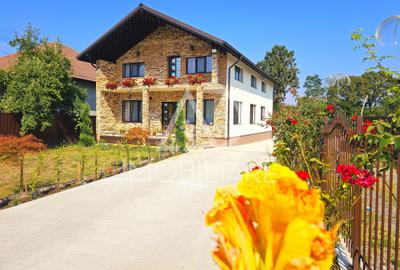 Casă individuală cu 6 camere cu Teren 600 Mp în 9 Mai - 1