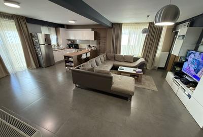 Apartament cu 3 camere decomandat, mobilat în Soarelui