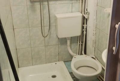 Garsonieră decomandată în Titan