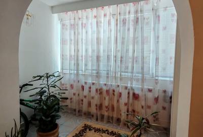 Apartament cu 3 camere decomandat în Dacia