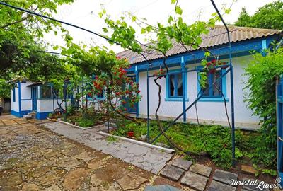 Casă cu 3 camere cu Teren 1051 Mp în Jurilovca