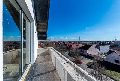 Apartament cu 3 camere semidecomandat în Micălaca