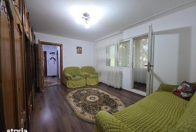 Apartament cu 3 camere semidecomandat în Dobroești