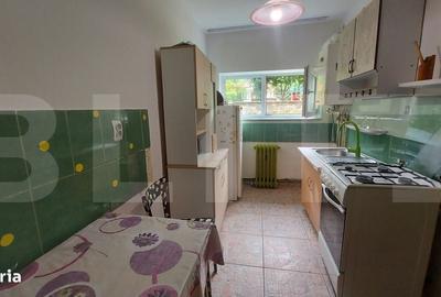 Apartament cu 3 camere semidecomandat în Simeria