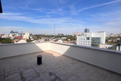 Penthouse cu 3 camere semidecomandat în Dorobanți