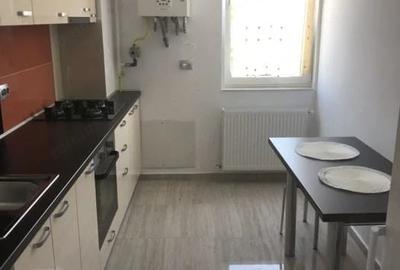 Garsonieră decomandată în Titan