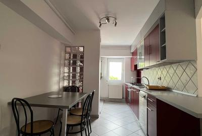 Apartament cu 3 camere decomandat în Central