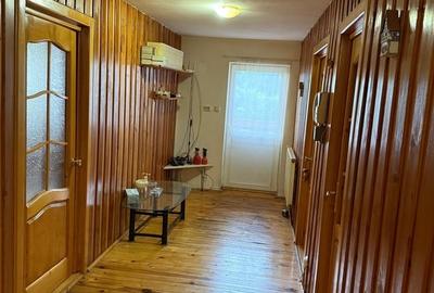 Casă cu 7 camere cu Teren 1300 Mp în Central