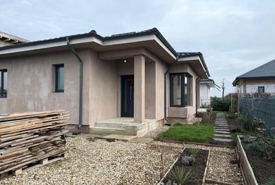 Casă individuală cu 4 camere cu Teren 400 Mp în Dascălu - 1