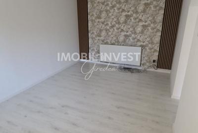 Casă cu 9 camere cu Teren 400 Mp în Central