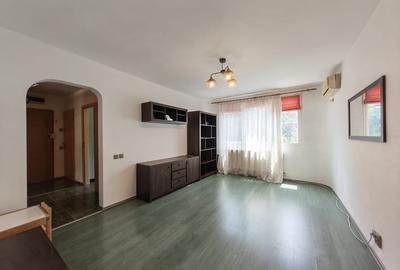 Apartament cu 3 camere semidecomandat în Drumul Taberei