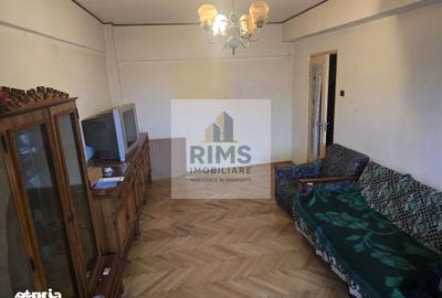 Apartament cu 3 camere decomandat în Calea București