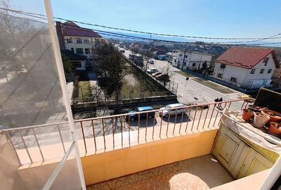 Apartament cu 3 camere semidecomandat, mobilat în Central - 2