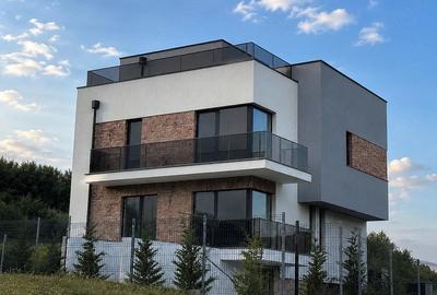 Casă cu 7 camere cu Teren 450 Mp în Dezmir