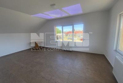 Apartament cu 2 camere semidecomandat, mobilat în Central