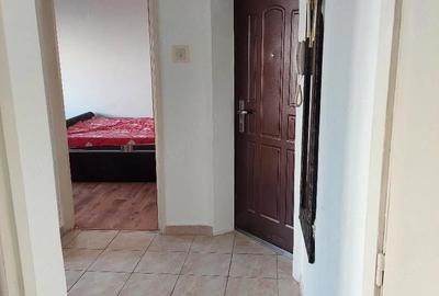 Apartament cu 2 camere decomandat în Titan
