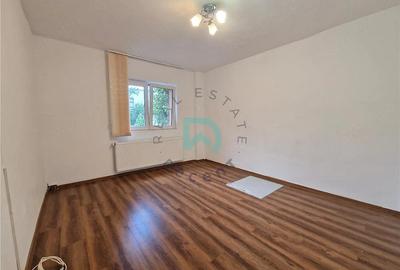 Garsonieră decomandată în Tractorul