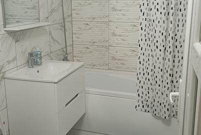 Apartament cu 3 camere decomandat în Exterior Vest