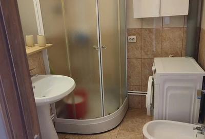 Apartament cu 3 camere decomandat în Exterior Vest