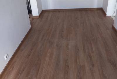 Apartament cu 3 camere decomandat în Exterior Vest