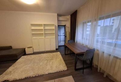 Apartament cu 3 camere semidecomandat în Băneasa