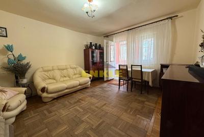 Apartament cu 4 camere decomandat în Central