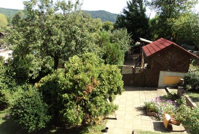 Casă cu 5 camere cu Garaj în Bujoreni - 5