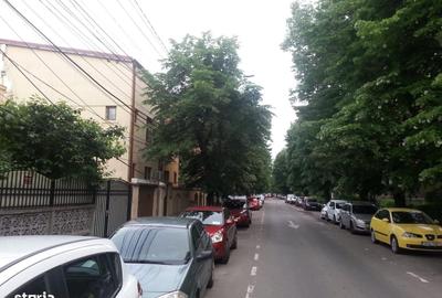 Casă cu 3 camere în Vatra Luminoasă