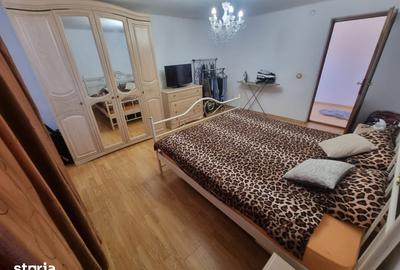 Casă cu 5 camere decomandat cu Teren 700 Mp în Central