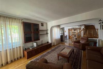 Casă individuală cu 6 camere cu Canalizare în Domenii - 1