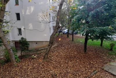 Apartament cu 3 camere decomandat în Pandurilor