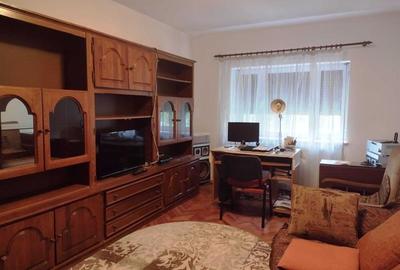 Apartament cu 3 camere decomandat, mobilat în Răcădău