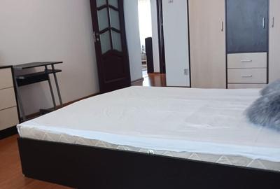 Apartament cu 3 camere decomandat în Gară