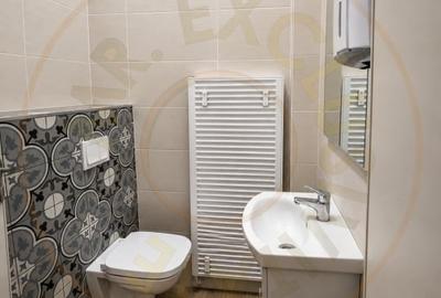 Spațiu comercial, de 52 mp, în Central - 7